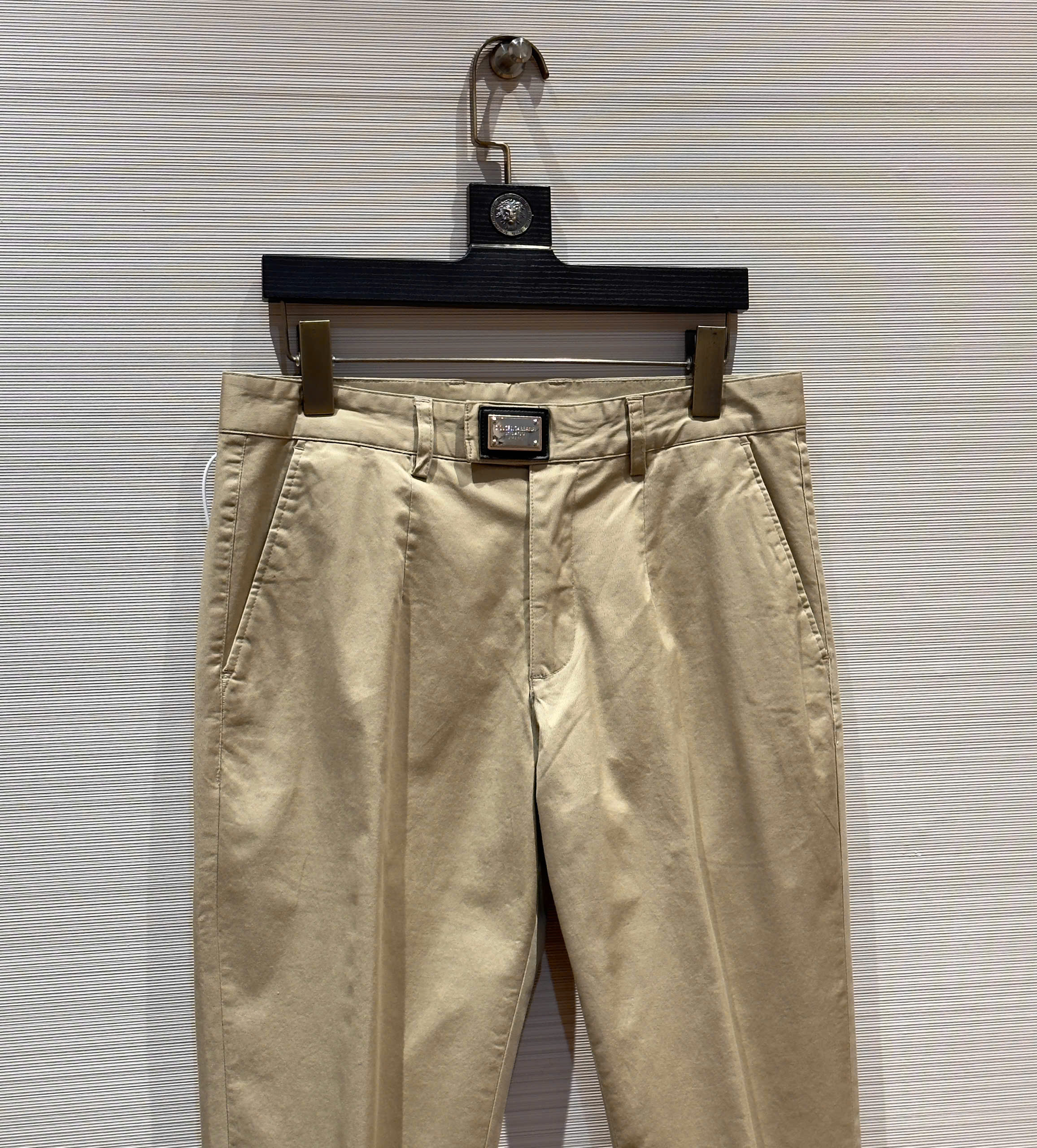 Quần dài kaki Dolce Gabbana DG Nâu trơn logo tag vuông cạp Like Auth 1-1 on web DDT